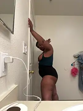 Prettynthick12 online show from May 30, 3:25 am