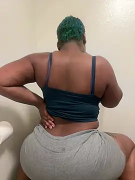 Prettynthick12 online show from June 29, 6:52 pm