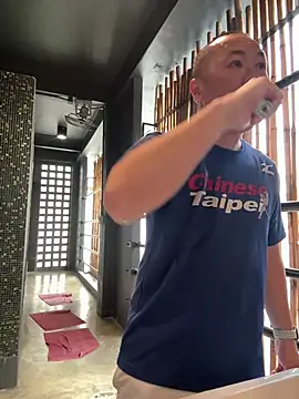 Snapshot of chih515 chatting on February 5, 12:42 am chih515 online show from February 5, 12:42 am