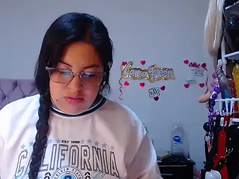 lanaqueen699 online show from April 14, 12:22 pm