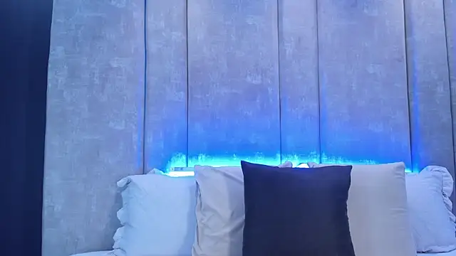 Larabrooks online show from April 11, 7:18 pm