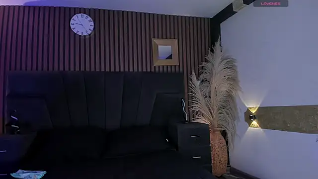 Melany Luv online show from April 10, 9:30 pm