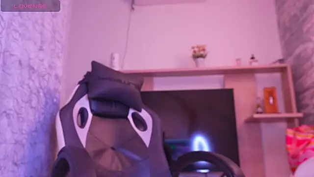 Melany Luv online show from April 13, 9:09 pm