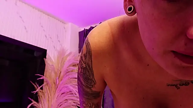 Snapshot of Melany_Luv chatting on July 27, 10:39 pm Melany Luv online show from July 27, 10:39 pm
