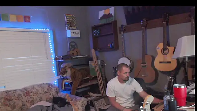 Snapshot of itsjameswebbscope chatting on August 3, 1:16 pm itsjameswebbscope online show from August 3, 1:16 pm