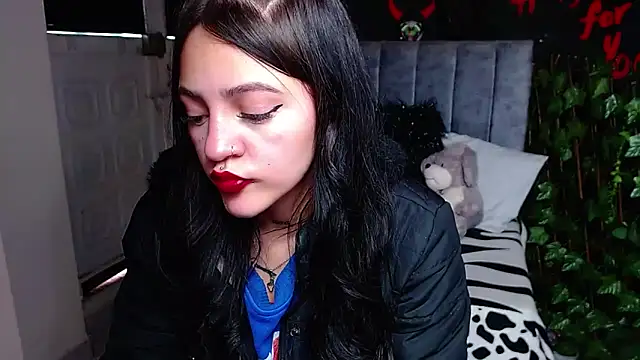 Snapshot of Violettasquirt chatting on April 21, 1:39 pm Violettasquirt online show from April 21, 1:39 pm