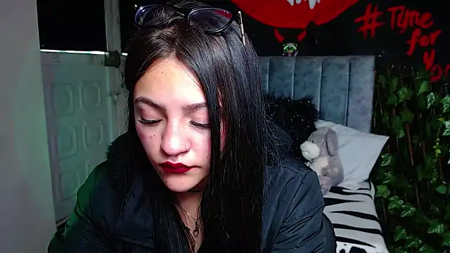 Snapshot of Violettasquirt chatting on April 22, 1:34 pm Violettasquirt online show from April 22, 1:34 pm