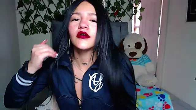 Snapshot of Violettasquirt chatting on July 9, 1:37 pm Violettasquirt online show from July 9, 1:37 pm