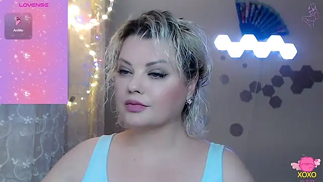 Snapshot of JewellKiss7 chatting on April 3, 4:16 pm JewellKiss7 online show from April 3, 4:16 pm