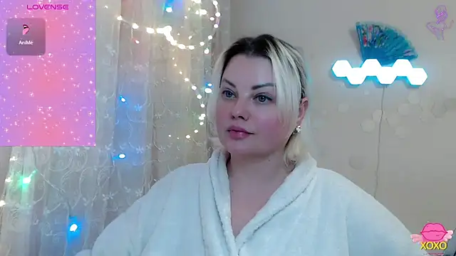 Snapshot of JewellKiss7 chatting on April 7, 7:58 pm JewellKiss7 online show from April 7, 7:58 pm