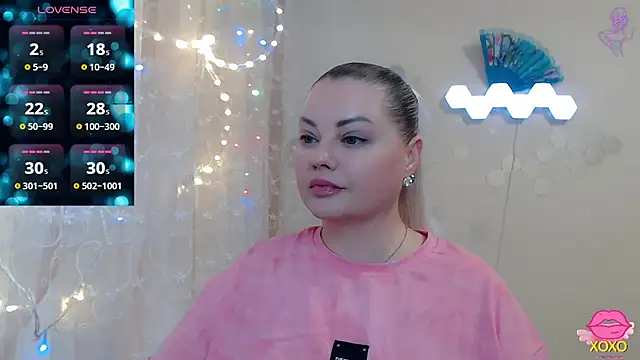 Snapshot of JewellKiss7 chatting on April 10, 12:43 pm JewellKiss7 online show from April 10, 12:43 pm