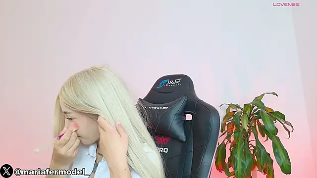 Snapshot of Mariafer05 chatting on February 15, 3:09 pm Mariafer05 online show from February 15, 3:09 pm