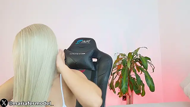 Snapshot of Mariafer05 chatting on February 16, 4:36 pm Mariafer05 online show from February 16, 4:36 pm