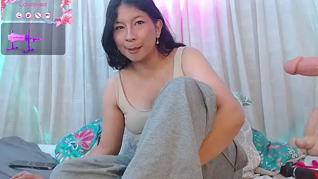 zoewilliams2 online show from December 14, 4:18 am