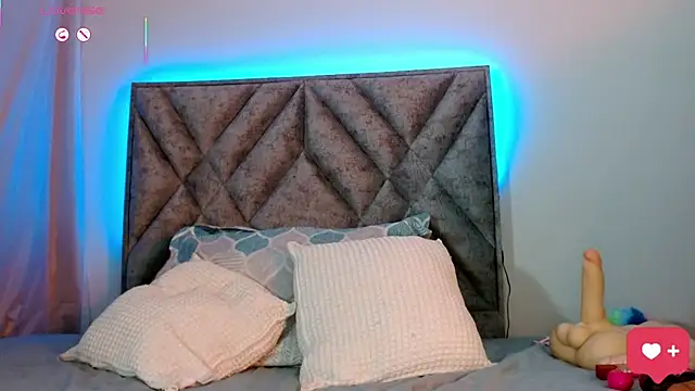 Snapshot of zoewilliams2 chatting on June 2, 2:46 am zoewilliams2 online show from June 2, 2:46 am