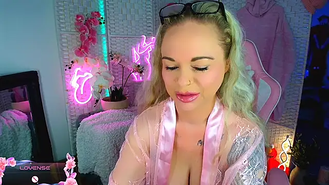 Snapshot of EllieKarrX chatting on January 21, 9:25 pm EllieKarrX online show from January 21, 9:25 pm