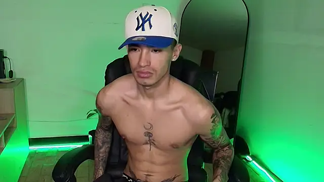 Damon  333 online show from December 3, 1:57 am