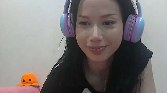 Snapshot of SashaGrinch chatting on February 2, 5:48 pm SashaGrinch online show from February 2, 5:48 pm