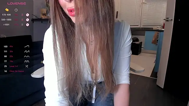 Snapshot of wwildfox chatting on March 12, 7:49 pm wwildfox online show from March 12, 7:49 pm