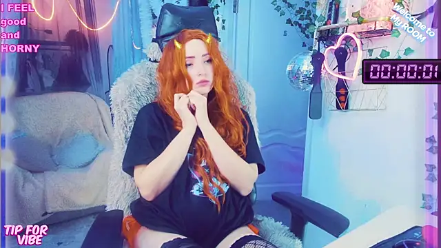 Snapshot of Toxic_Ellies chatting on December 29, 6:49 pm Toxic Ellies online show from December 29, 6:49 pm