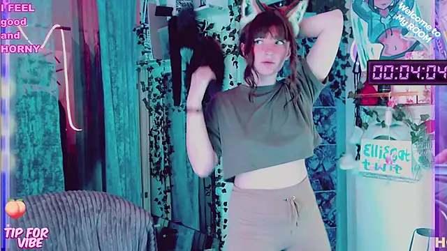 Snapshot of Toxic_Ellies chatting on February 2, 5:37 pm Toxic Ellies online show from February 2, 5:37 pm