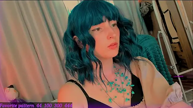 Snapshot of Toxic_Ellies chatting on May 10, 3:17 pm Toxic Ellies online show from May 10, 3:17 pm