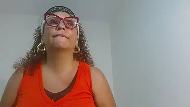 EvaMills1 online show from January 17, 8:34 pm