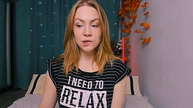 InsatiableFoxX online show from October 17, 5:59 pm