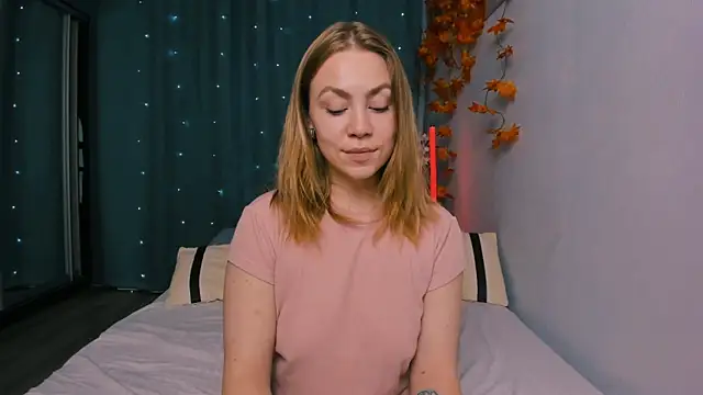 InsatiableFoxX online show from October 23, 7:01 pm