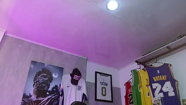 Hendry  online show from December 18, 3:56 am