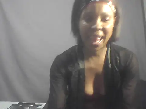 Snapshot of Sexyzee4play chatting on August 7, 6:32 pm Sexyzee4play online show from August 7, 6:32 pm