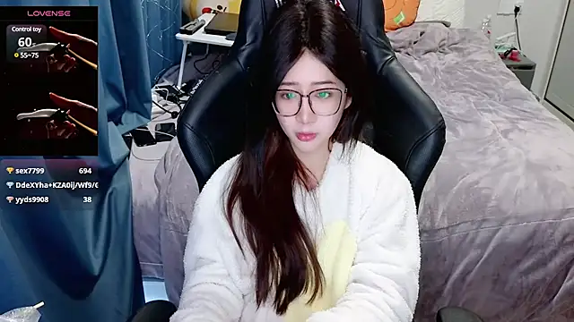 Snapshot of Angelababy001 chatting on January 13, 12:09 am Angelababy001 online show from January 13, 12:09 am