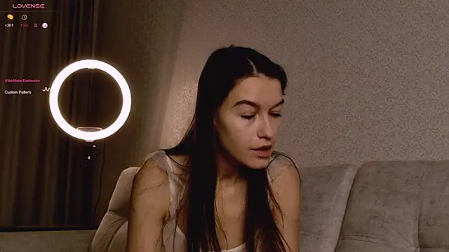 Snapshot of Alice__grace chatting on October 9, 8:07 pm Alice grace online show from October 9, 8:07 pm