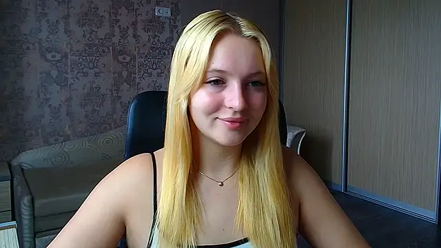 Snapshot of Milka_kiss_ chatting on June 15, 8:49 am Milka kiss online show from June 15, 8:49 am