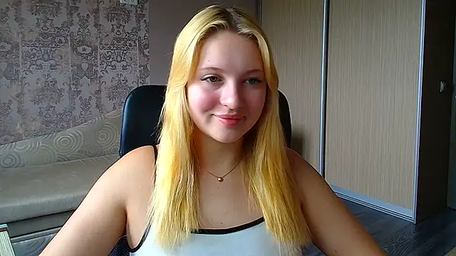 Snapshot of Milka_kiss_ chatting on July 13, 7:55 am Milka kiss online show from July 13, 7:55 am