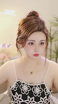 Qiaoqiao  online show from March 2, 12:45 pm