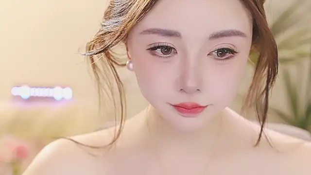 Qiaoqiao  online show from March 13, 4:13 pm