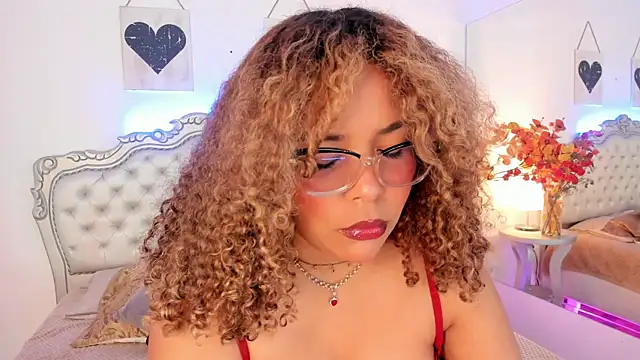 NiaColusi online show from November 4, 7:46 pm