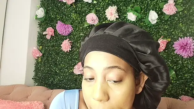 Snapshot of flavia_cruz chatting on April 29, 12:31 pm flavia cruz online show from April 29, 12:31 pm