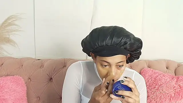 Snapshot of flavia_cruz chatting on April 30, 12:22 pm flavia cruz online show from April 30, 12:22 pm