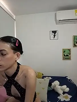 Snapshot of LilitRobins chatting on July 6, 8:44 pm LilitRobins online show from July 6, 8:44 pm