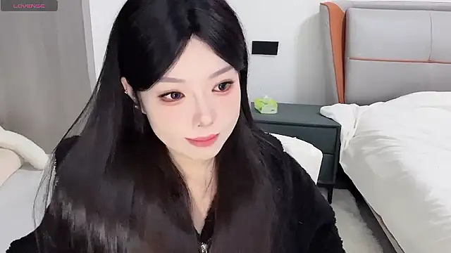 Snapshot of Q-ing chatting on December 3, 1:08 am Q-ing online show from December 3, 1:08 am