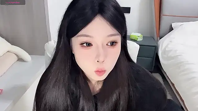 Snapshot of Q-ing chatting on December 8, 1:03 pm Q-ing online show from December 8, 1:03 pm