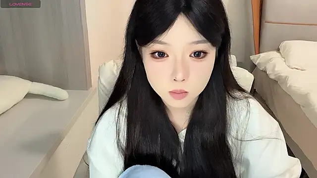 Snapshot of Q-ing chatting on December 31, 3:31 pm Q-ing online show from December 31, 3:31 pm