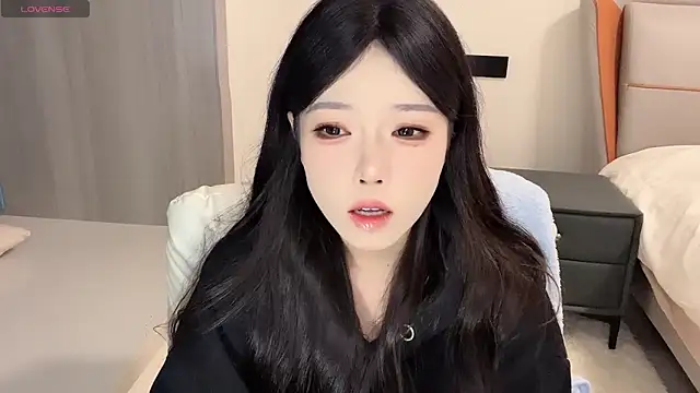 Snapshot of Q-ing chatting on January 4, 2:56 pm Q-ing online show from January 4, 2:56 pm