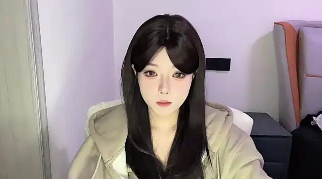 Snapshot of Q-ing chatting on March 8, 12:20 pm Q-ing online show from March 8, 12:20 pm