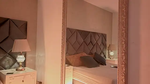 Luisa0110 online show from April 7, 7:47 pm