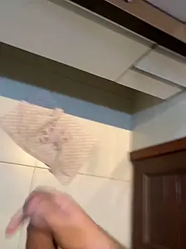 Snapshot of smithrosinha chatting on January 21, 2:33 am smithrosinha online show from January 21, 2:33 am