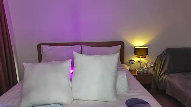 YourSexyNeighbour online show from December 25, 6:09 am