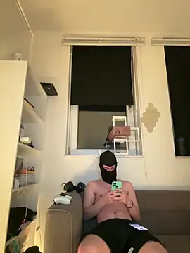 Snapshot of gostos__oo chatting on February 2, 4:11 am gostos oo online show from February 2, 4:11 am